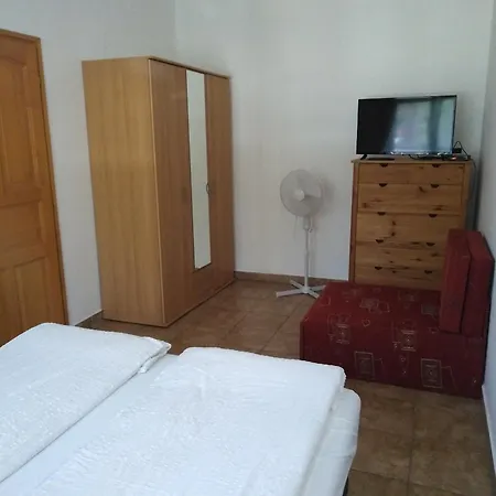 Apartment Ferienwohnung Mit Pool Fuer 2 Personen *